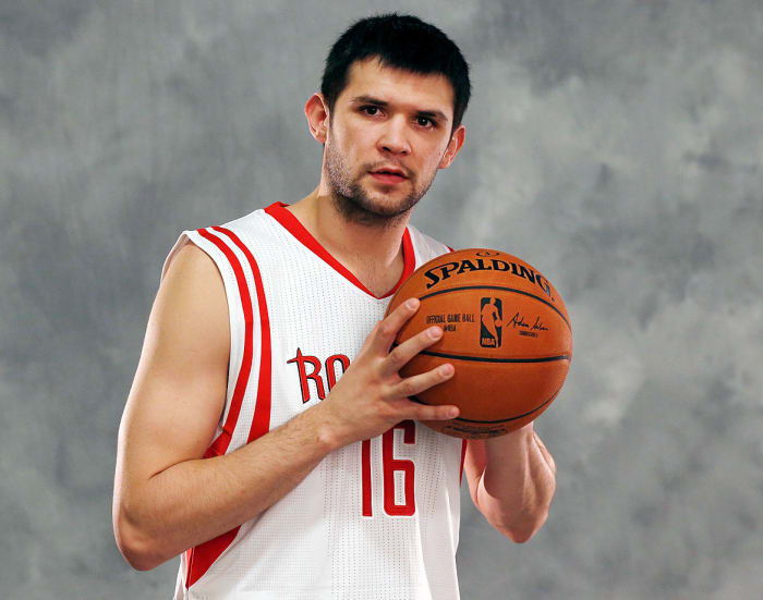 Kostas-Papanikolao-2014-NBA-Media-Day.jpg